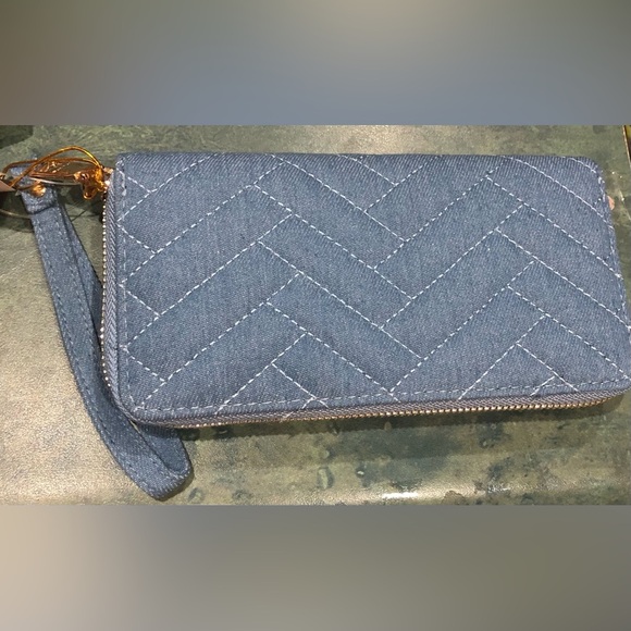 Bebe blue denim quilted puffy zip around wallet wristlet clutch new - Picture 12 of 13